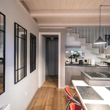 Casa Degli Specchi- Duplex In Center - By Guestaly Apartment