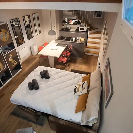 Casa Degli Specchi- Duplex In Center - By Guestaly Apartment *