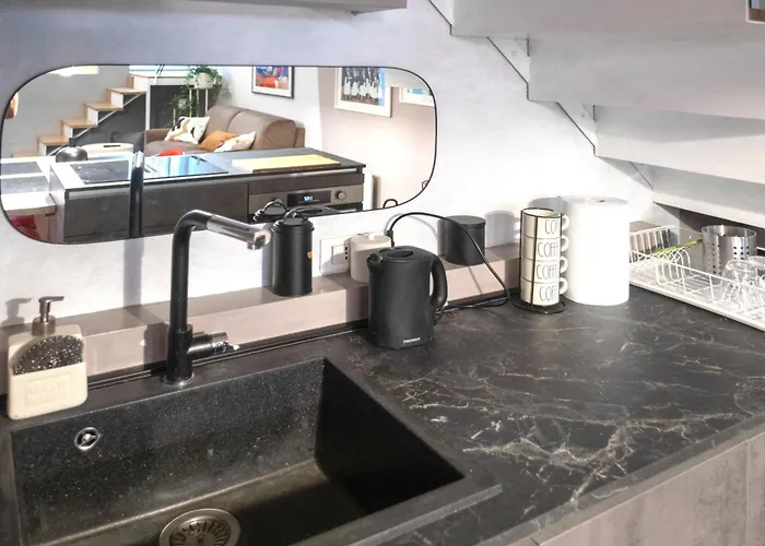 Casa Degli Specchi- Duplex In Center דירה *